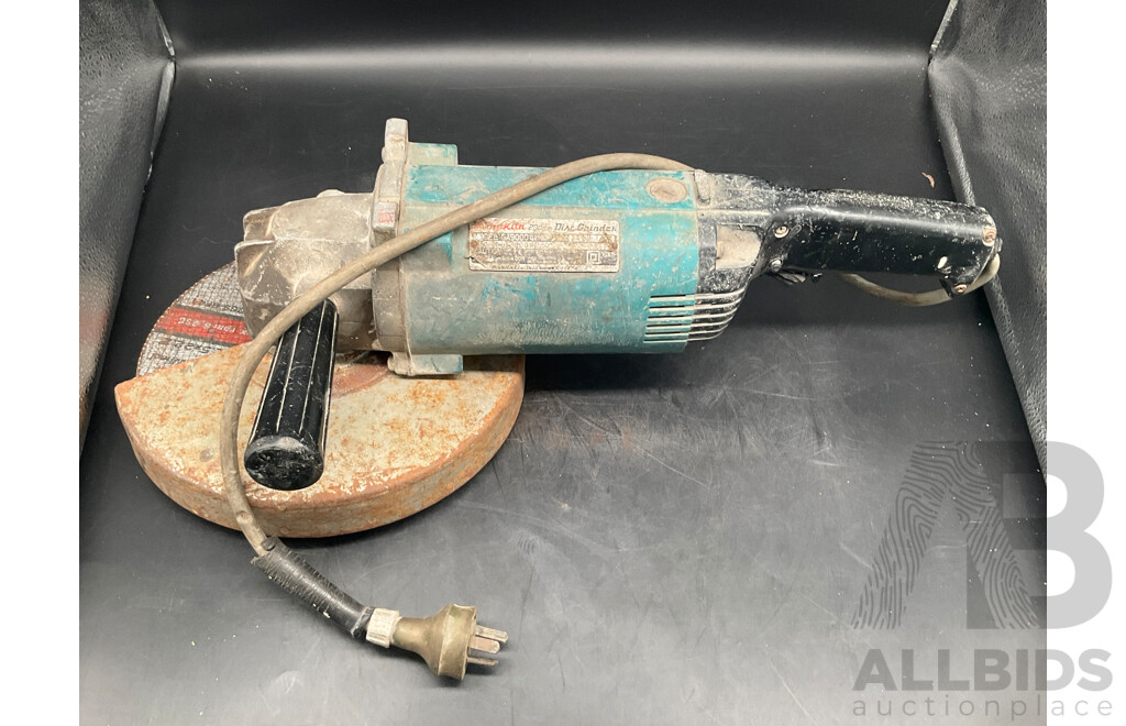 Makita (GA9000) 2300W Angle Grinder
