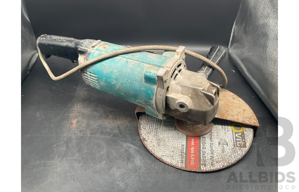 Makita (GA9000) 2300W Angle Grinder