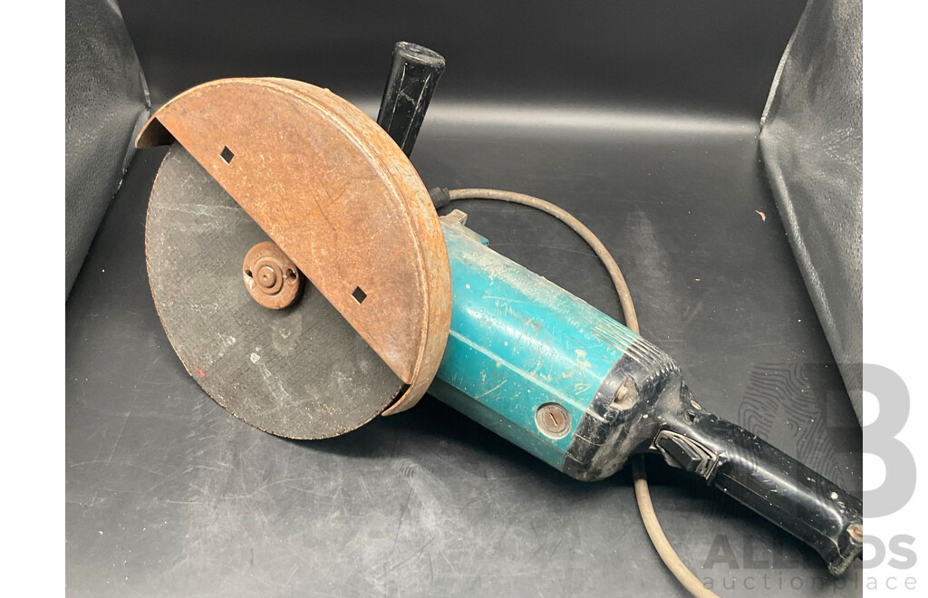 Makita (GA9000) 2300W Angle Grinder