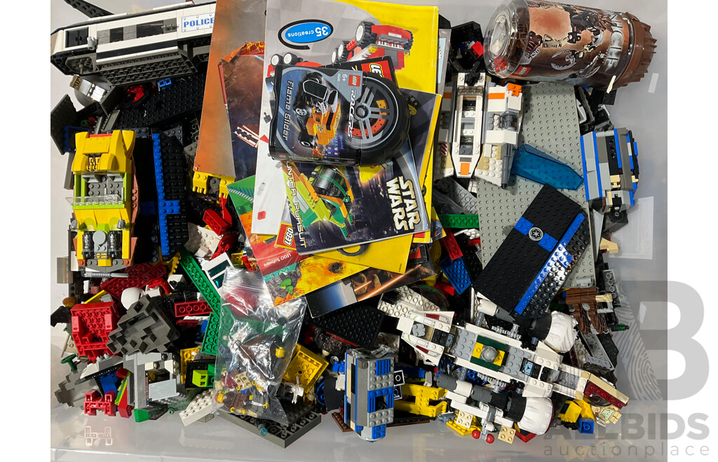 Approx. 9kg of Loose Lego Including Several Older Star Wars and Harry Potter Sets with Minifigures