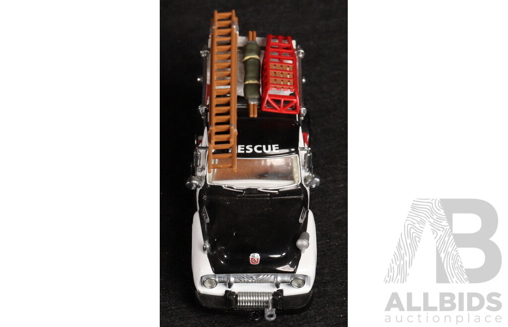 Two Vintage Matchbox Models of Yesteryear 1954 Ford Civil Defense Truck and 1939 Bedford Water Tanker
