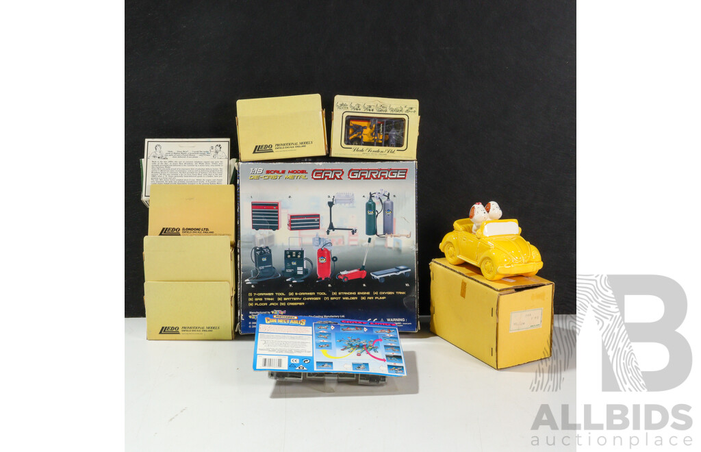 Vintage Matchbox Connectables Crazy Limos, Lledo Days Gone Delivery Trucks, Diecast Lexus Garage, Ceramic VW Money Box