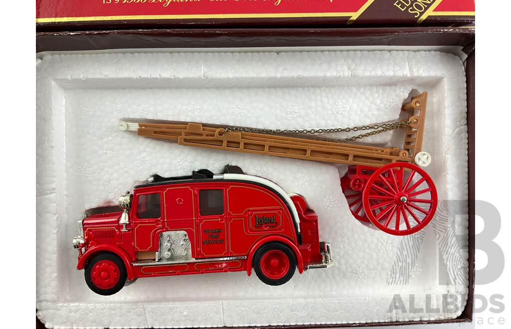 Vintage Matchbox Models of Yesteryear 1936 Leyland Cub Fire Engine and 1931 AEC 'Diddler' Trolley Bus