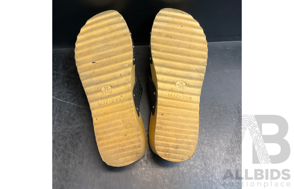 Assorted Women's Open Toe Shoes Included Supersoft, Portland and More - Size 38/39/8 - Lot of 5