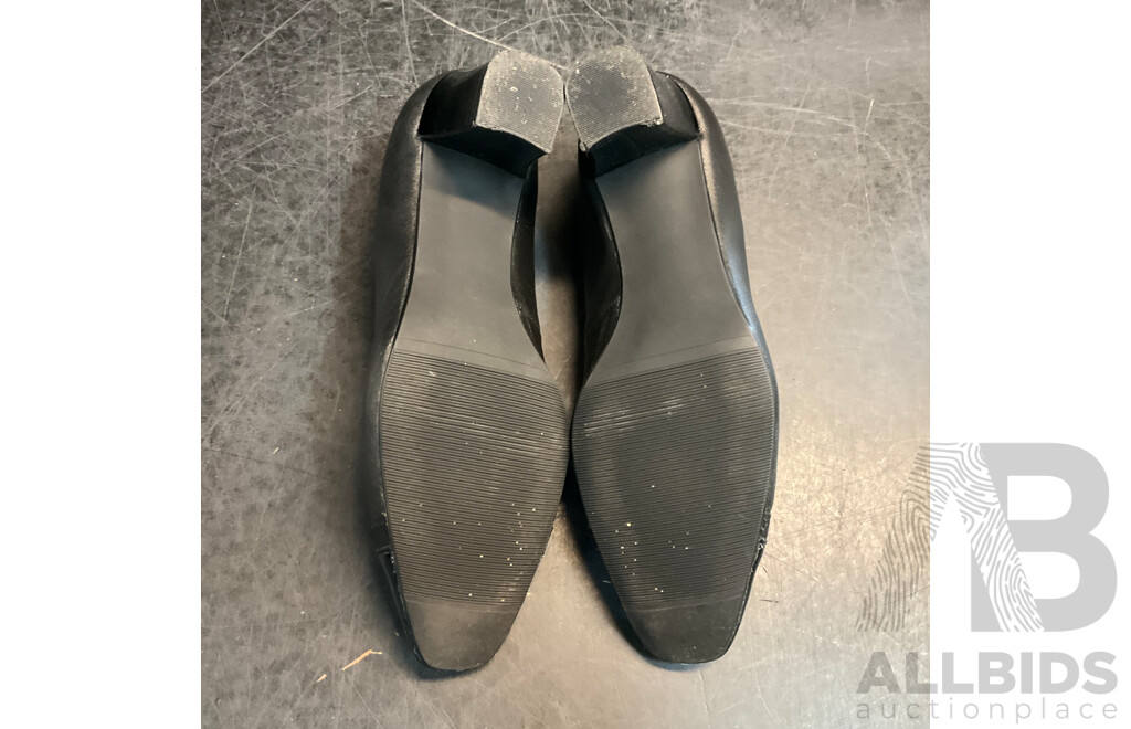 Assorted Women's Open Toe Shoes & Loafers Included , Portland and More - Size 38/39/9/8c/6 - Lot of 5