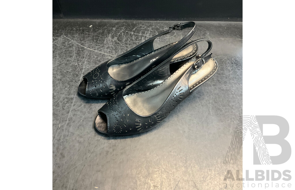 Assorted Women's Open Toe Shoes & Loafer Included Easystep, Portland and More - Size 38/8/8C - Lot of 5