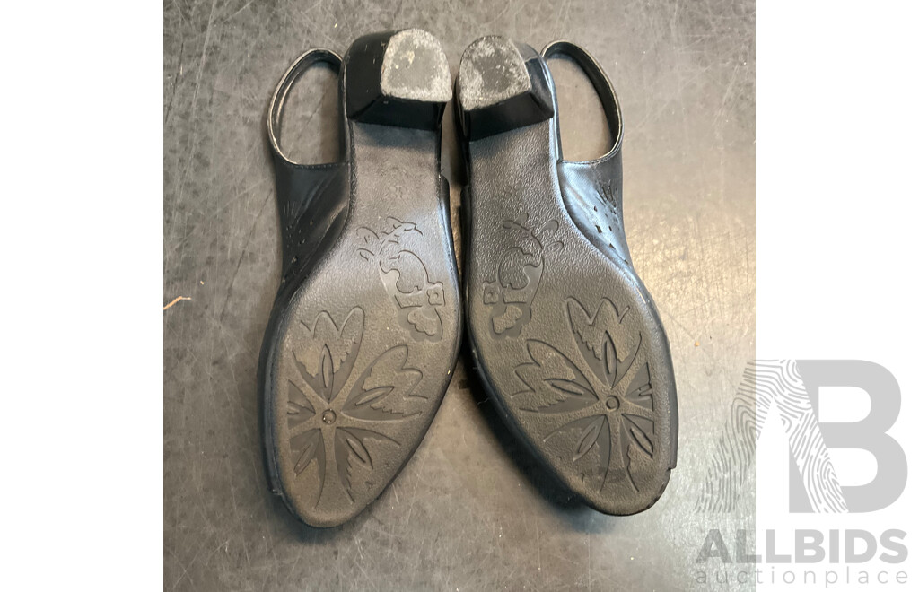 Assorted Women's Open Toe Shoes & Loafer Included Easystep, Portland and More - Size 38/8/8C - Lot of 5