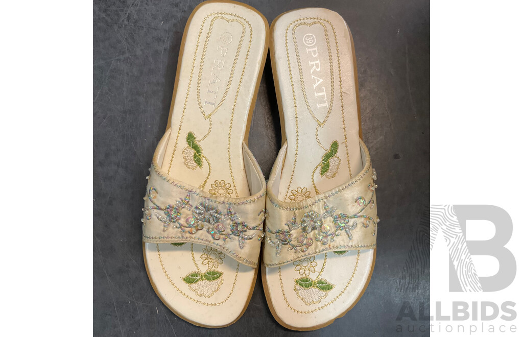 Assorted Women's Shoes  - Size 7 1/2/ 39/8C/ 7 - Lot of 6