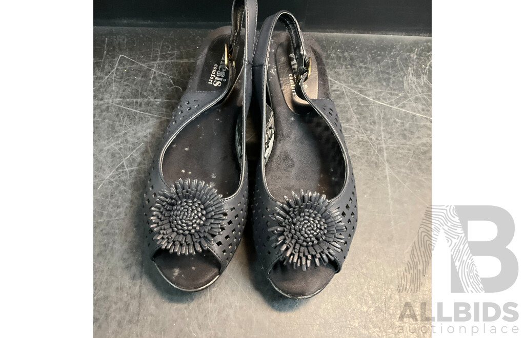 Assorted Women's Shoes  - Size 7 1/2/ 39/8C/ 7 - Lot of 6