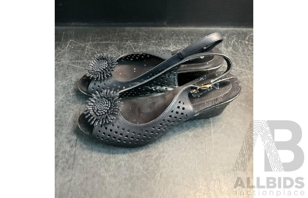 Assorted Women's Shoes  - Size 7 1/2/ 39/8C/ 7 - Lot of 6