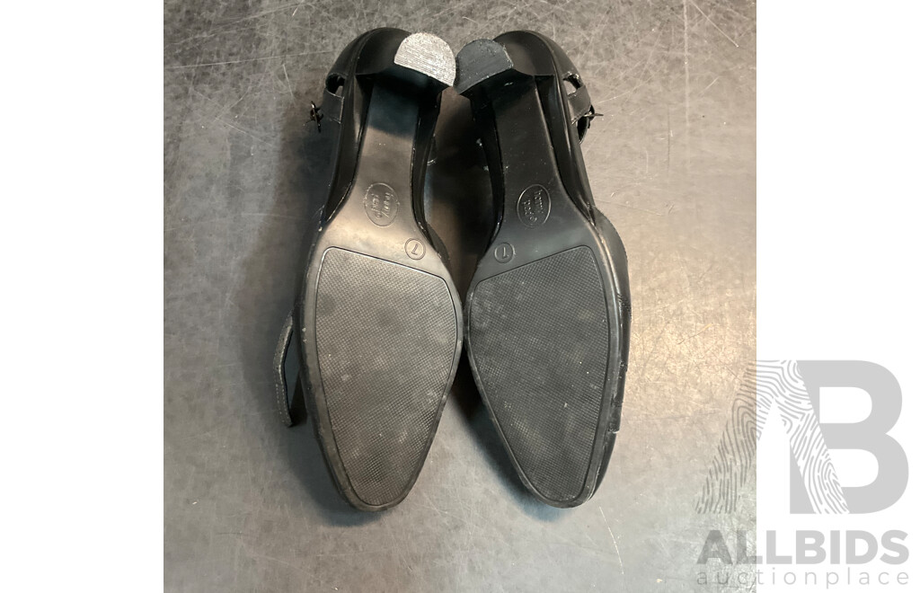 Assorted Women's Shoes  - Size 7 1/2/ 39/8C/ 7 - Lot of 6