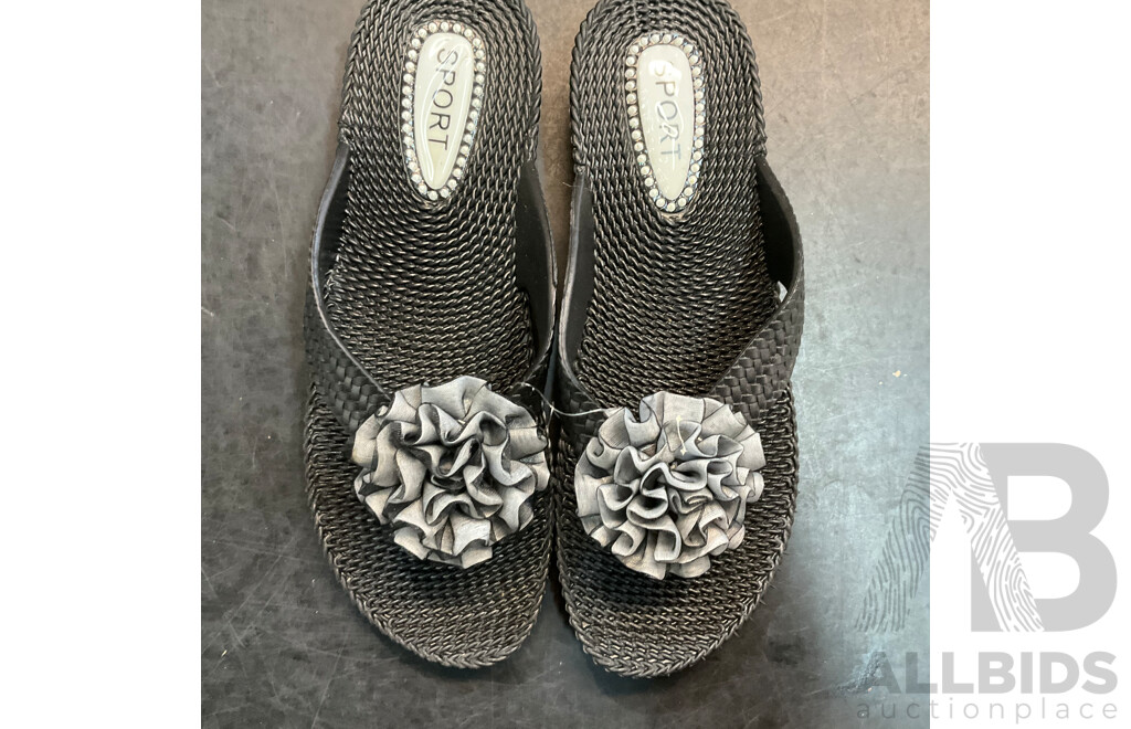 Assorted Women's Open Toes Shoes/ Loafers/Indoor Slippers & More - Various Sizes - Lot of 15