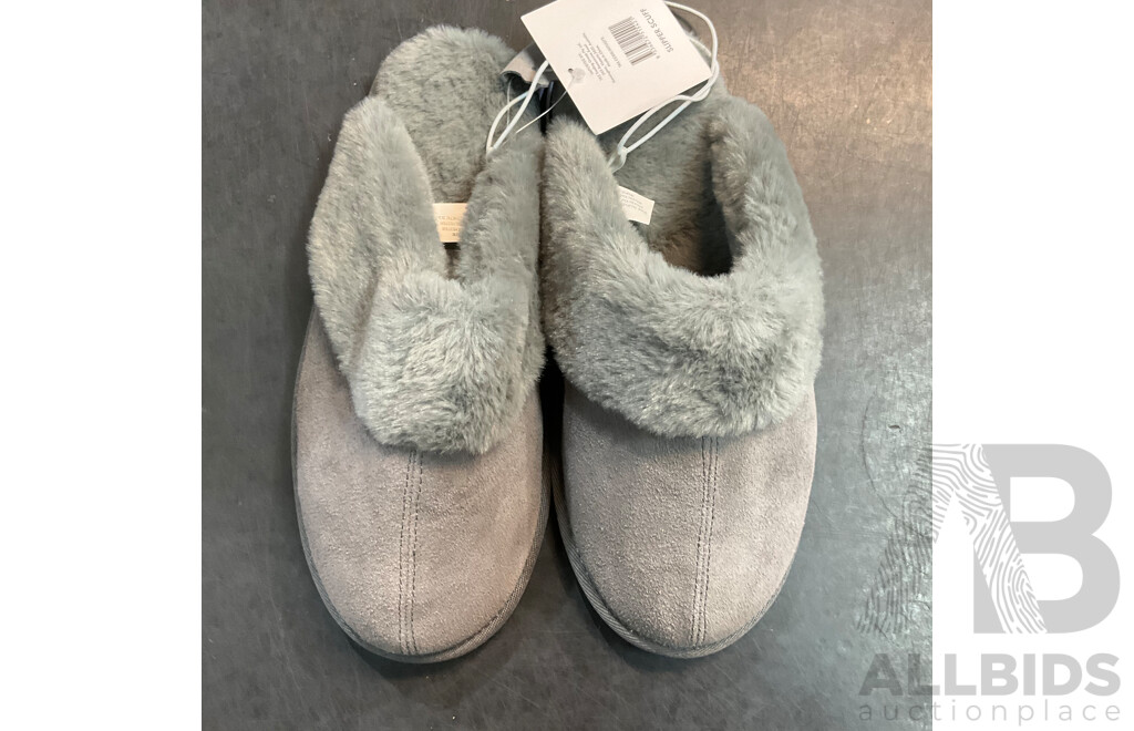 Assorted Women's Open Toes Shoes/ Loafers/Indoor Slippers & More - Various Sizes - Lot of 15
