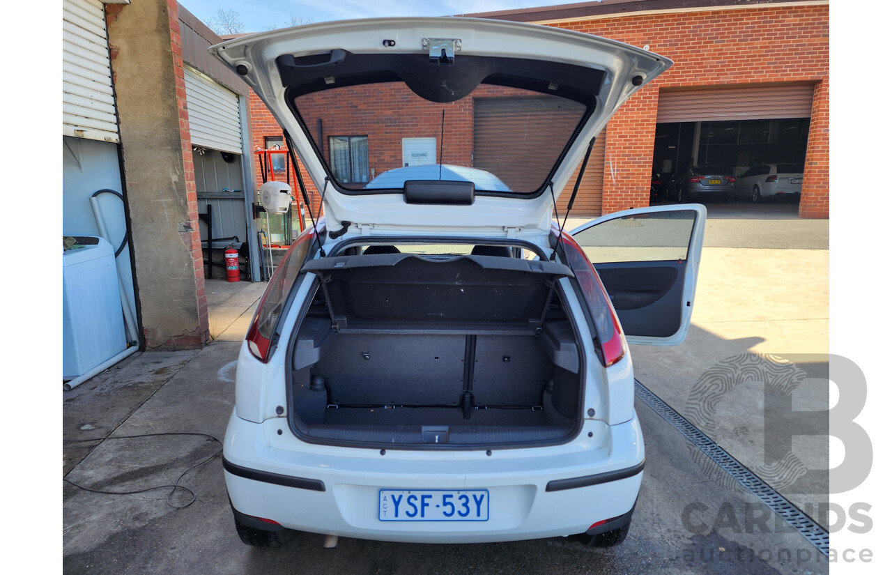 4/2005 Holden Barina  XC (MY04.5) 3d Hatchback White 1.4L