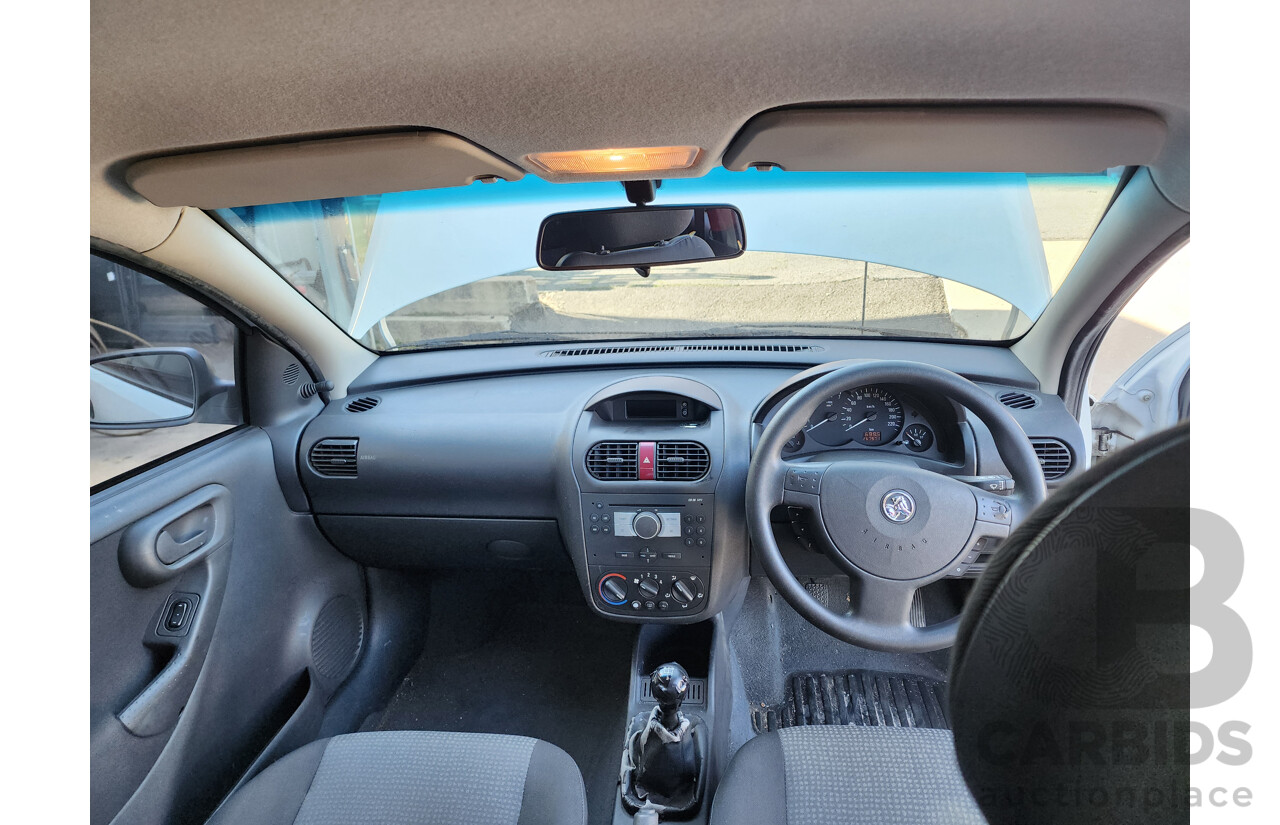4/2005 Holden Barina  XC (MY04.5) 3d Hatchback White 1.4L