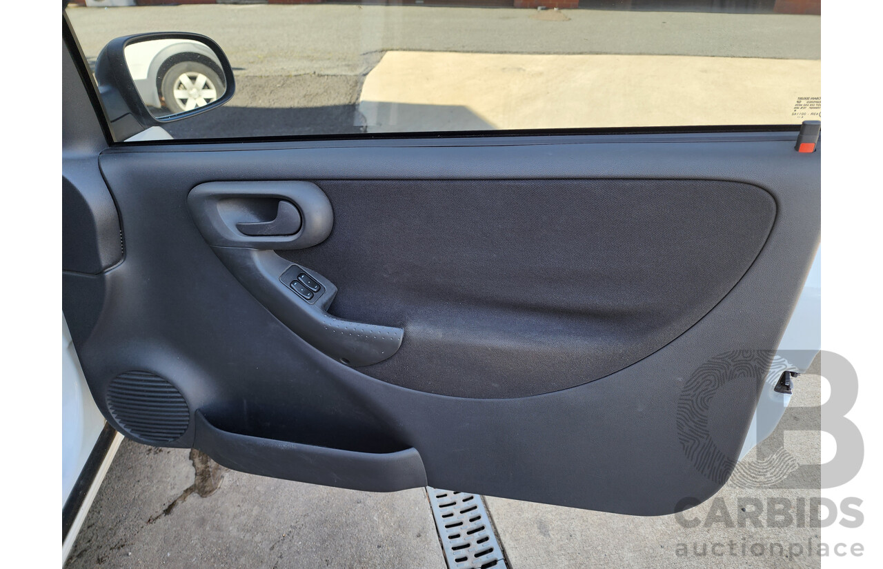 4/2005 Holden Barina  XC (MY04.5) 3d Hatchback White 1.4L