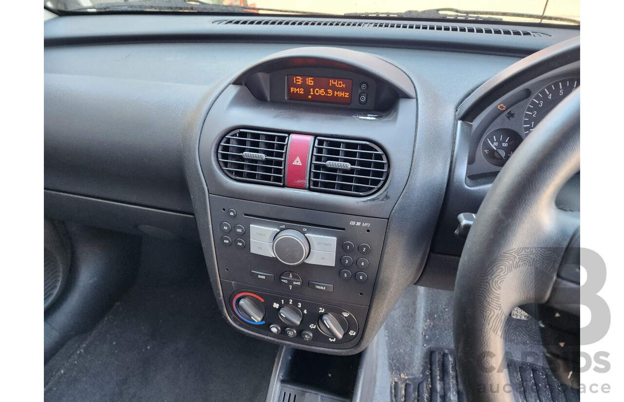 4/2005 Holden Barina  XC (MY04.5) 3d Hatchback White 1.4L