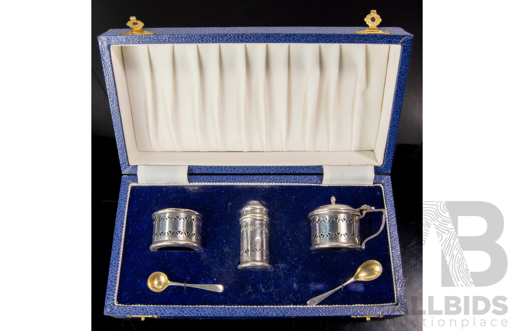 Set Sterling Silver Salt, Pepper and Mustard Pot with Pair Spoons, in Original Case, Deakin & Francis, Birmingham 1978