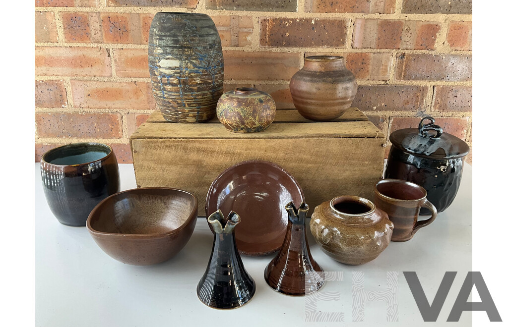 Roma Rubensohn (1927-2025) Collection of Studio Pottery Collection in Brown Blue Tones - Lot of 11
