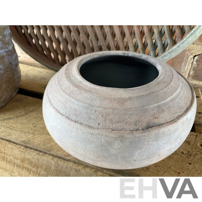 Roma Rubensohn (1927-2025) Collection of Studio Pottery Collection in Beige, Grey, Green Tones - Lot of 6
