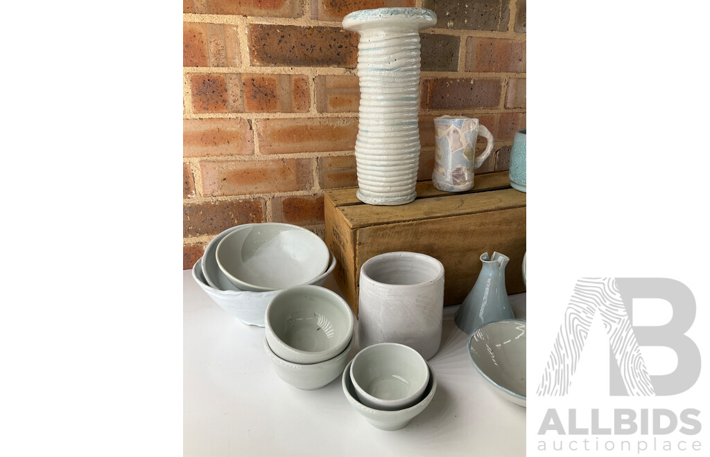 Roma Rubensohn (1927-2025) Collection of Studio Pottery Collection in Beige Blue Tones - Lot of 27