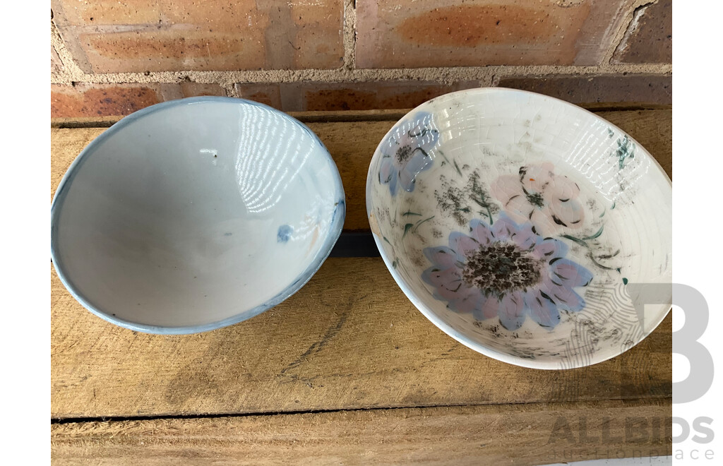 Roma Rubensohn (1927-2025) Collection of Studio Pottery Collection in Beige Blue Tones - Lot of 27
