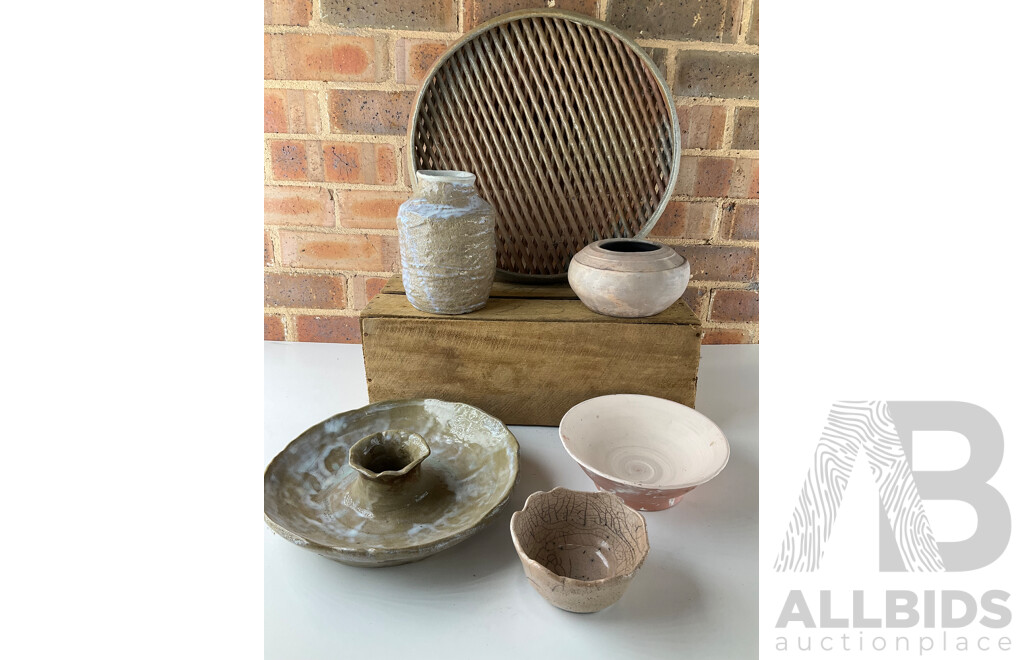 Roma Rubensohn (1927-2025) Collection of Studio Pottery Collection in Beige, Grey, Green Tones - Lot of 6
