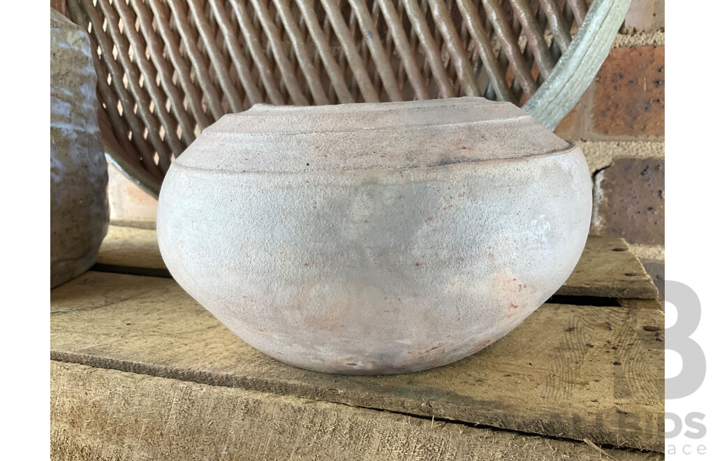 Roma Rubensohn (1927-2025) Collection of Studio Pottery Collection in Beige, Grey, Green Tones - Lot of 6