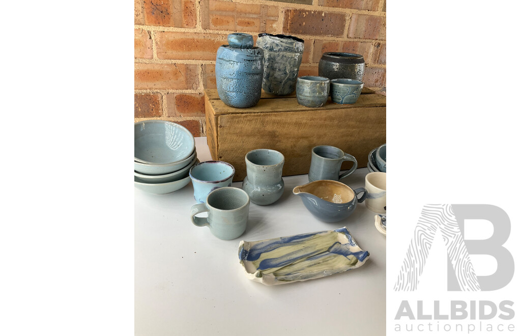 Roma Rubensohn (1927-2025) Collection of Studio Pottery Collection in Blue Tones - Lot of 23