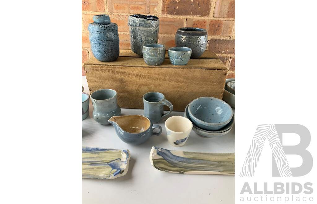 Roma Rubensohn (1927-2025) Collection of Studio Pottery Collection in Blue Tones - Lot of 23