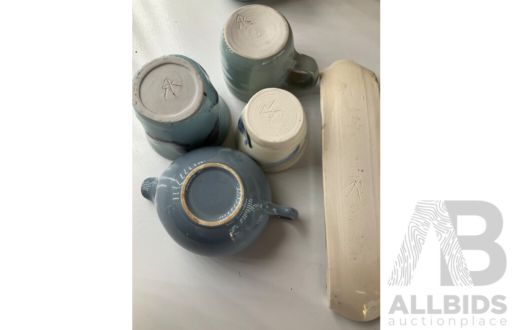 Roma Rubensohn (1927-2025) Collection of Studio Pottery Collection in Blue Tones - Lot of 23