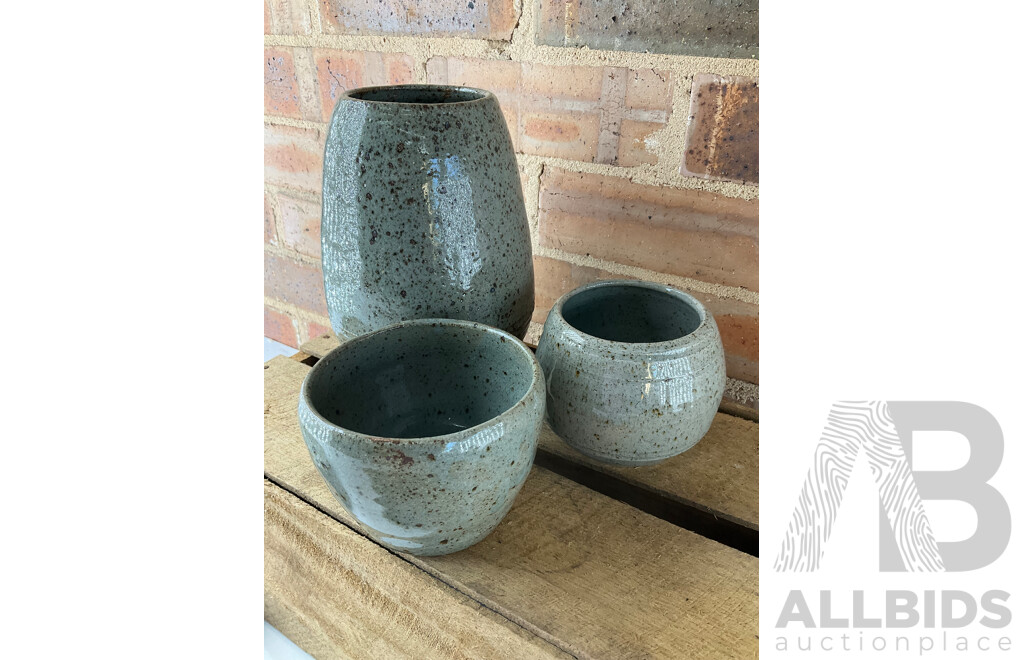 Roma Rubensohn (1927-2025) Collection of Studio Pottery Collection in Green Tones - Lot of 18