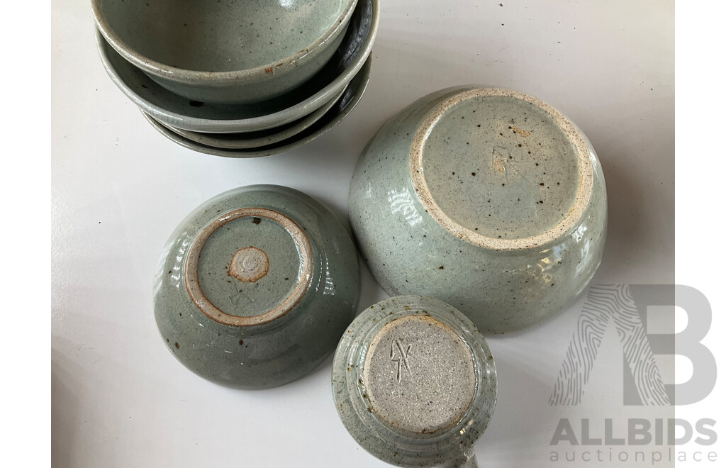 Roma Rubensohn (1927-2025) Collection of Studio Pottery Collection in Green Tones - Lot of 18