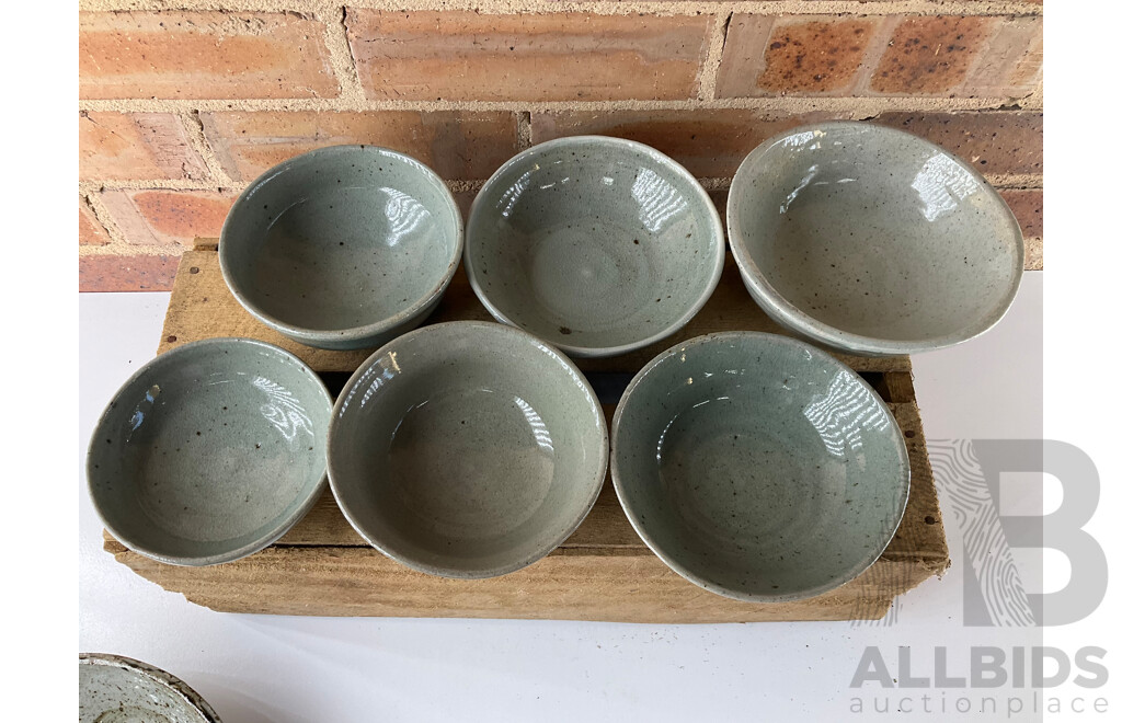 Roma Rubensohn (1927-2025) Collection of Studio Pottery Collection in Green Tones - Lot of 18