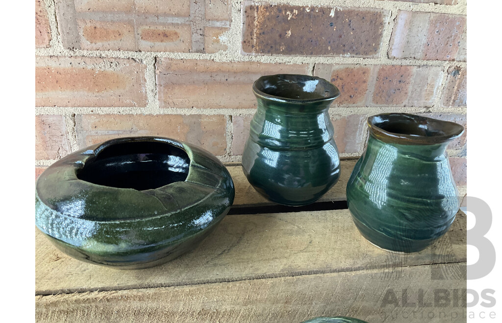 Roma Rubensohn (1927-2025) Collection of Studio Pottery Collection in Dark Green Tones - Lot of 16