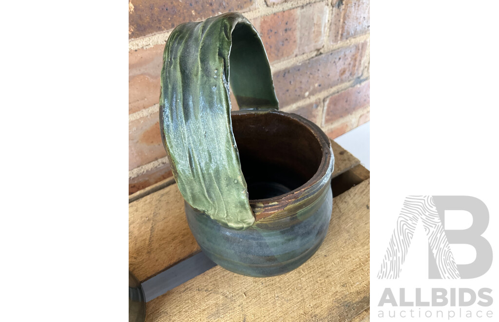 Roma Rubensohn (1927-2025) Collection of Studio Pottery Collection in Dark Green Tones - Lot of 16