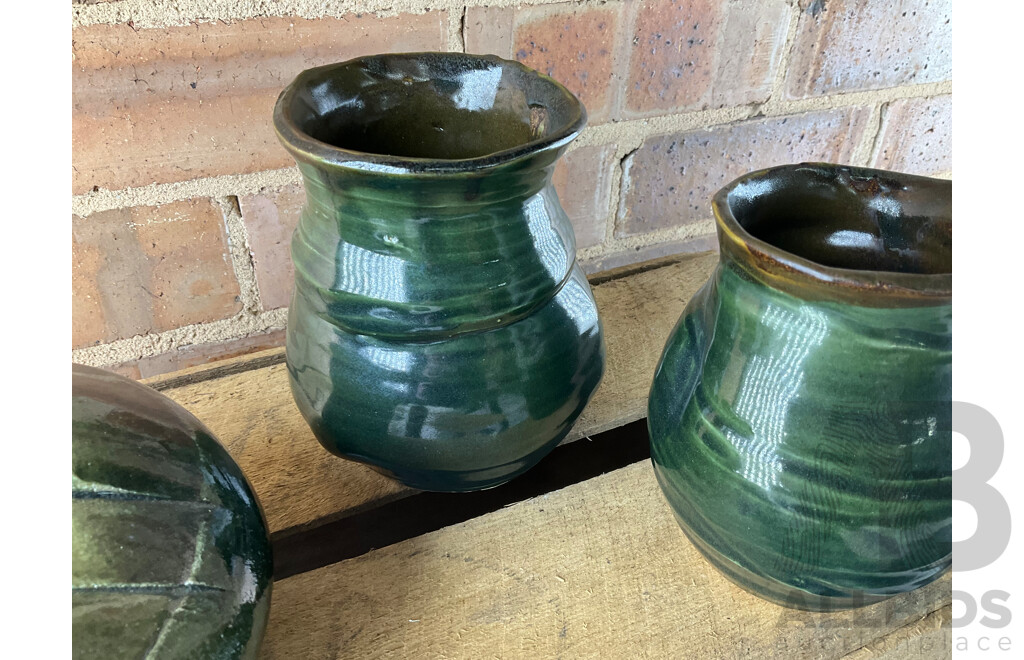 Roma Rubensohn (1927-2025) Collection of Studio Pottery Collection in Dark Green Tones - Lot of 16