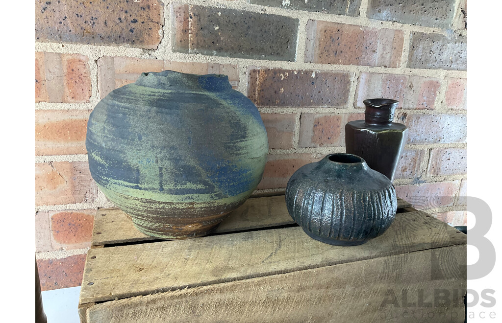 Roma Rubensohn (1927-2025) Collection of Studio Pottery Collection in Green Brown Tones - Lot of 11