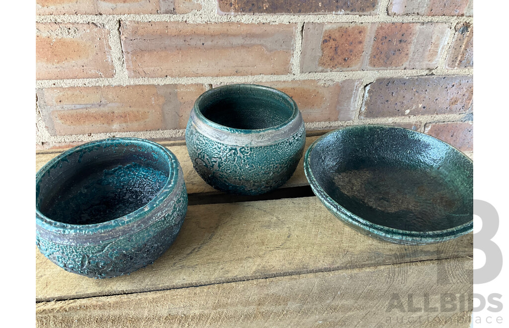 Roma Rubensohn (1927-2025) Collection of Studio Pottery Collection in Green Brown Tones - Lot of 11