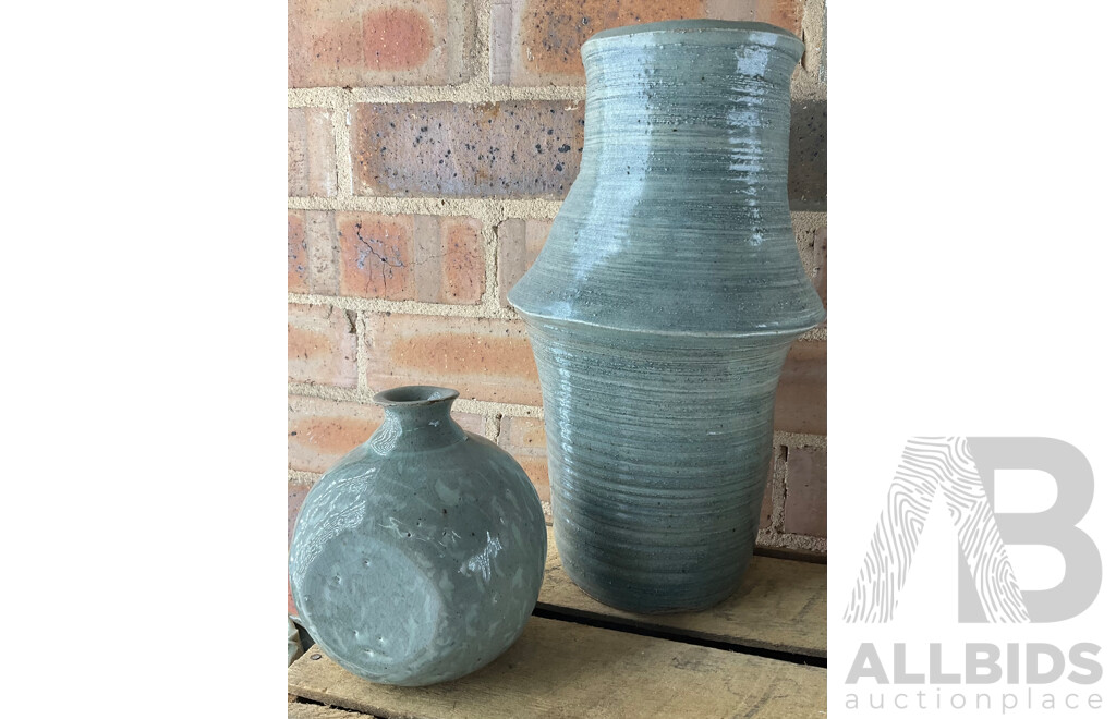 Roma Rubensohn (1927-2025) Collection of Studio Pottery Collection in Green Beige Tones - Lot of 26
