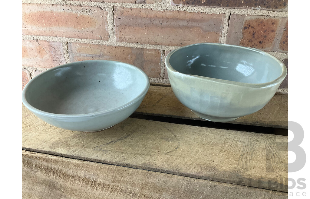 Roma Rubensohn (1927-2025) Collection of Studio Pottery Collection in Green Beige Tones - Lot of 26