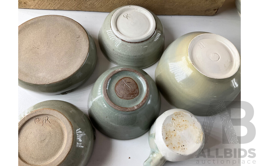 Roma Rubensohn (1927-2025) Collection of Studio Pottery Collection in Green Beige Tones - Lot of 26