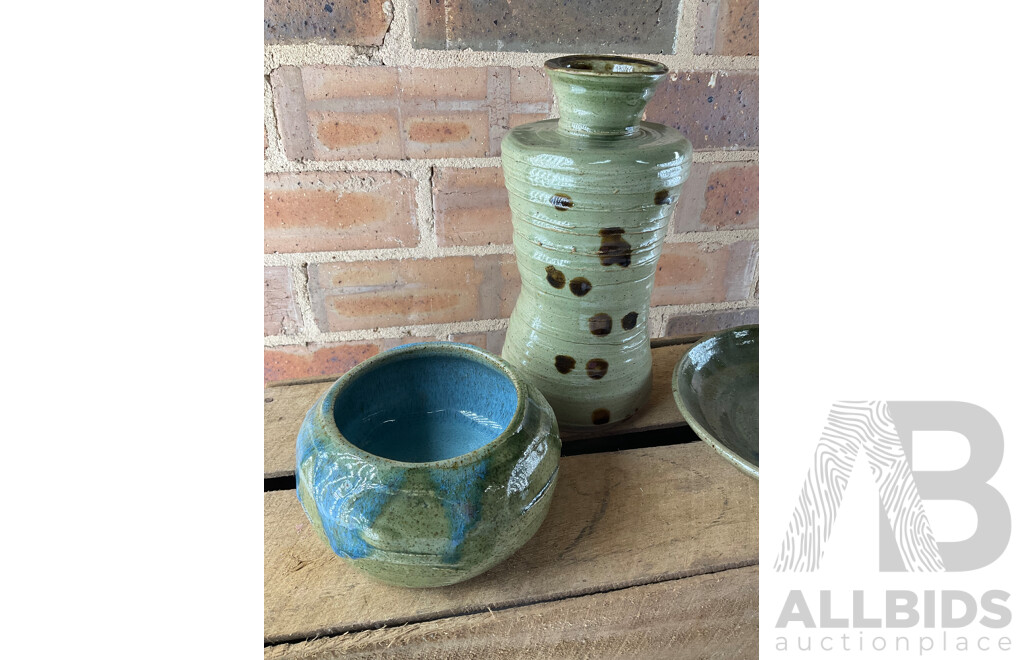 Roma Rubensohn (1927-2025) Collection of Studio Pottery Collection in Green Tones - Lot of 21