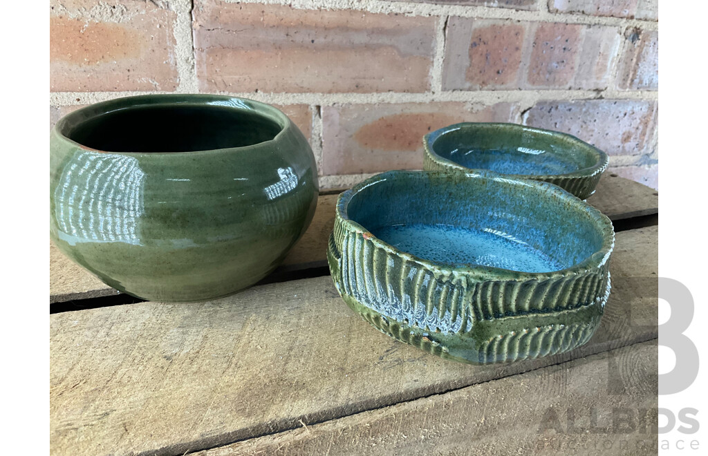 Roma Rubensohn (1927-2025) Collection of Studio Pottery Collection in Green Tones - Lot of 21