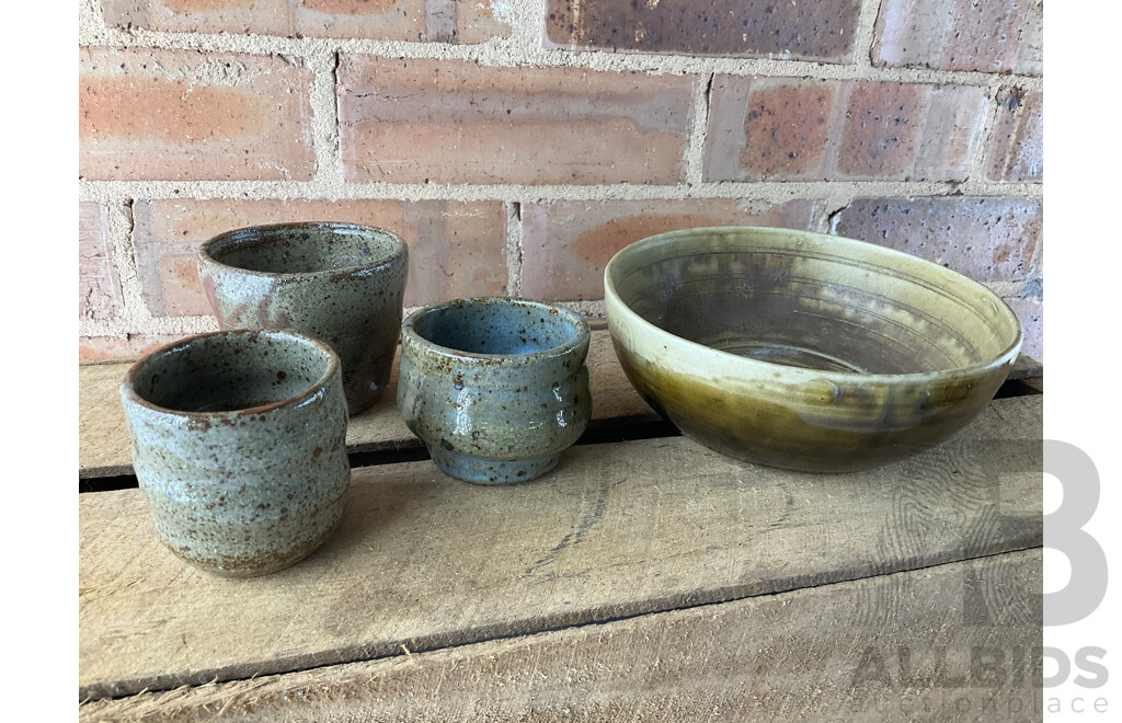 Roma Rubensohn (1927-2025) Collection of Studio Pottery Collection in Green Tones - Lot of 21
