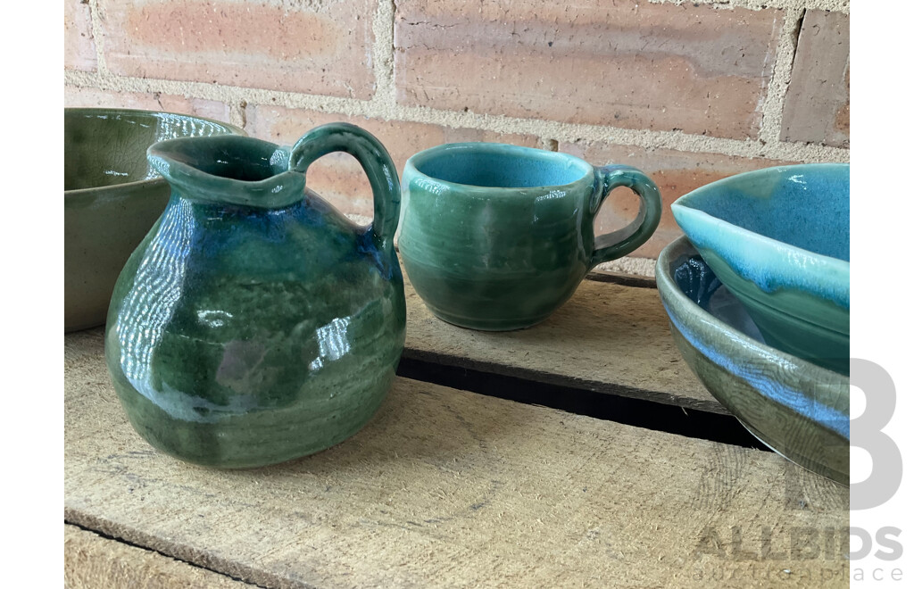Roma Rubensohn (1927-2025) Collection of Studio Pottery Collection in Green Tones - Lot of 21
