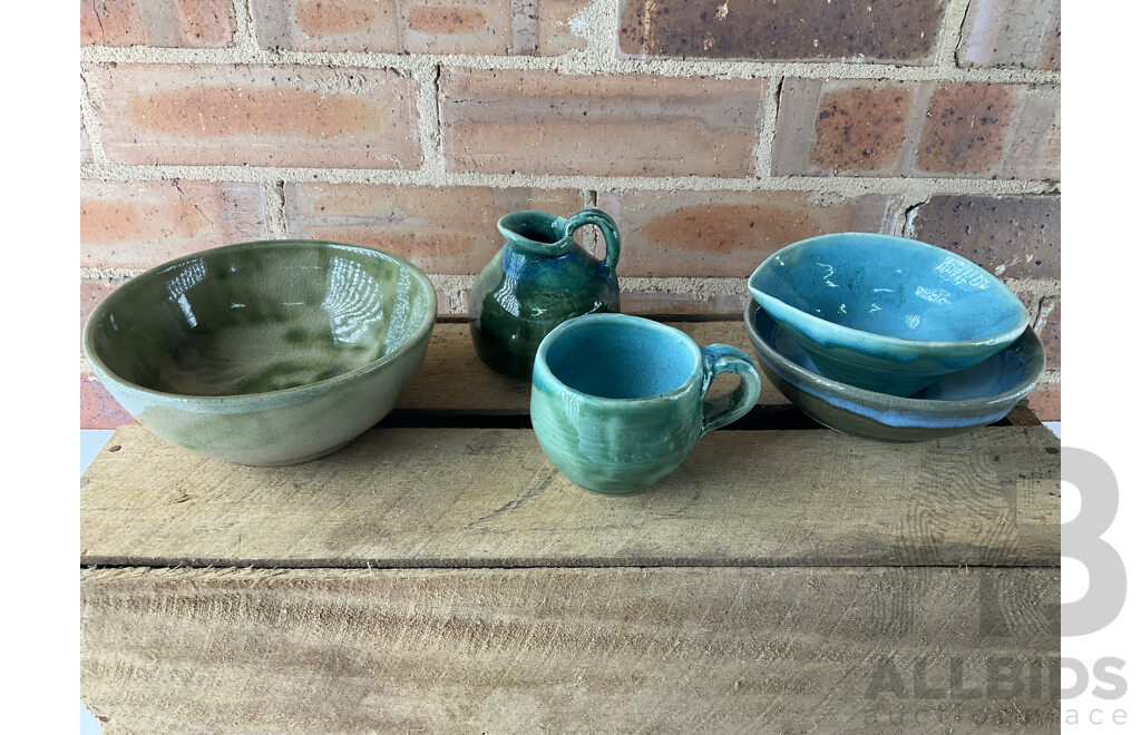 Roma Rubensohn (1927-2025) Collection of Studio Pottery Collection in Green Tones - Lot of 21