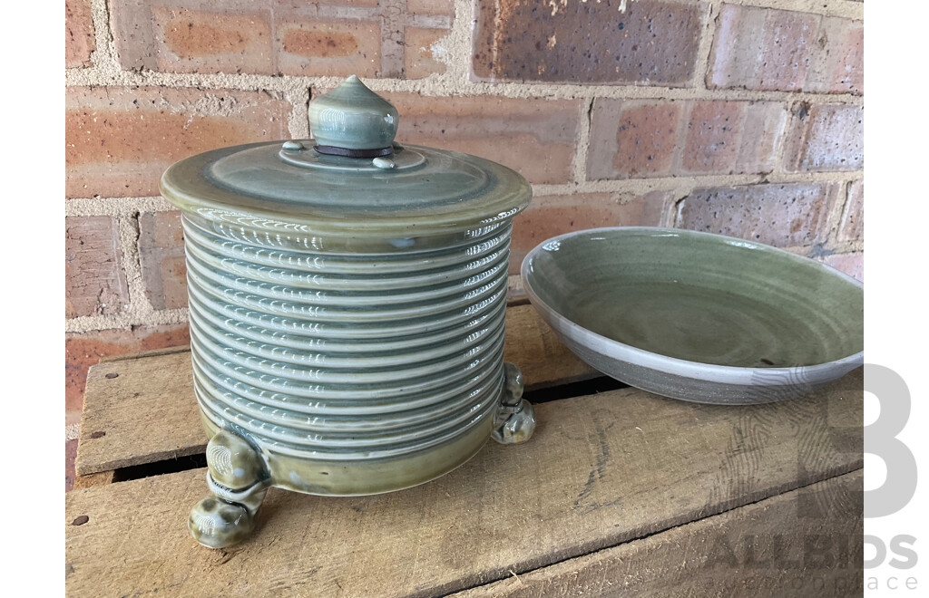 Roma Rubensohn (1927-2025) Collection of Studio Pottery in Green Tones and others- Lot of 21