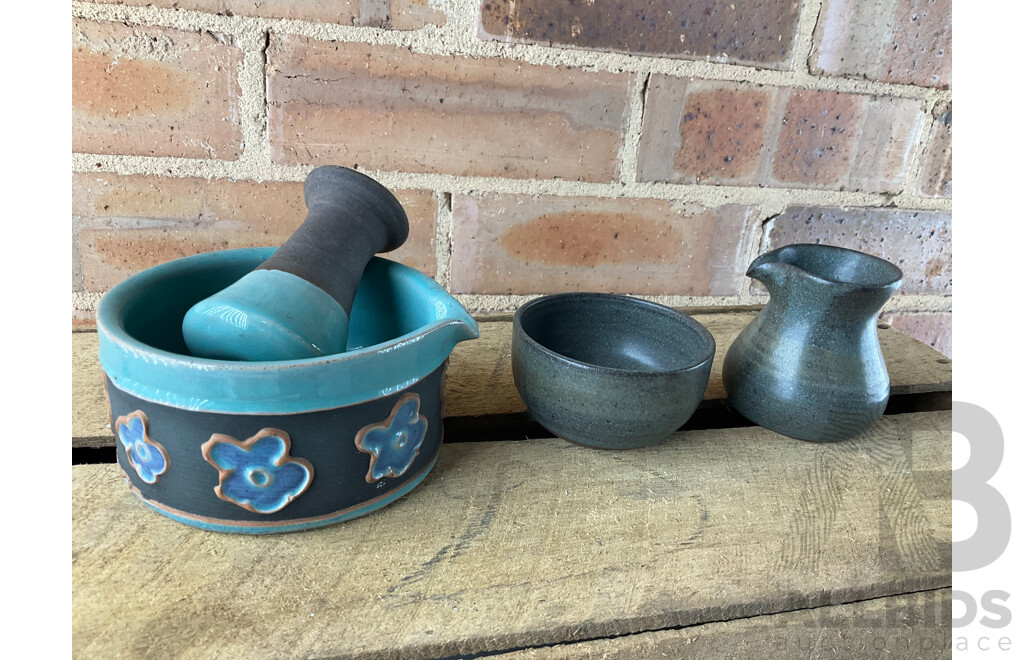 Roma Rubensohn (1927-2025) Collection of Studio Pottery in Green Tones and others- Lot of 21
