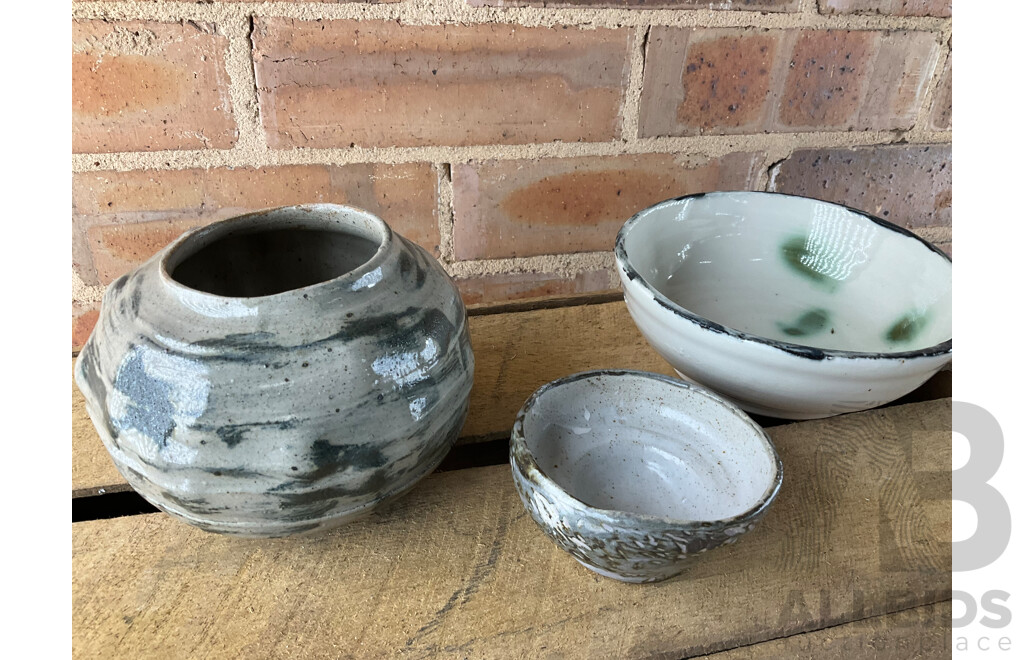 Roma Rubensohn (1927-2025) Collection of Studio Pottery in Green Tones and others- Lot of 21